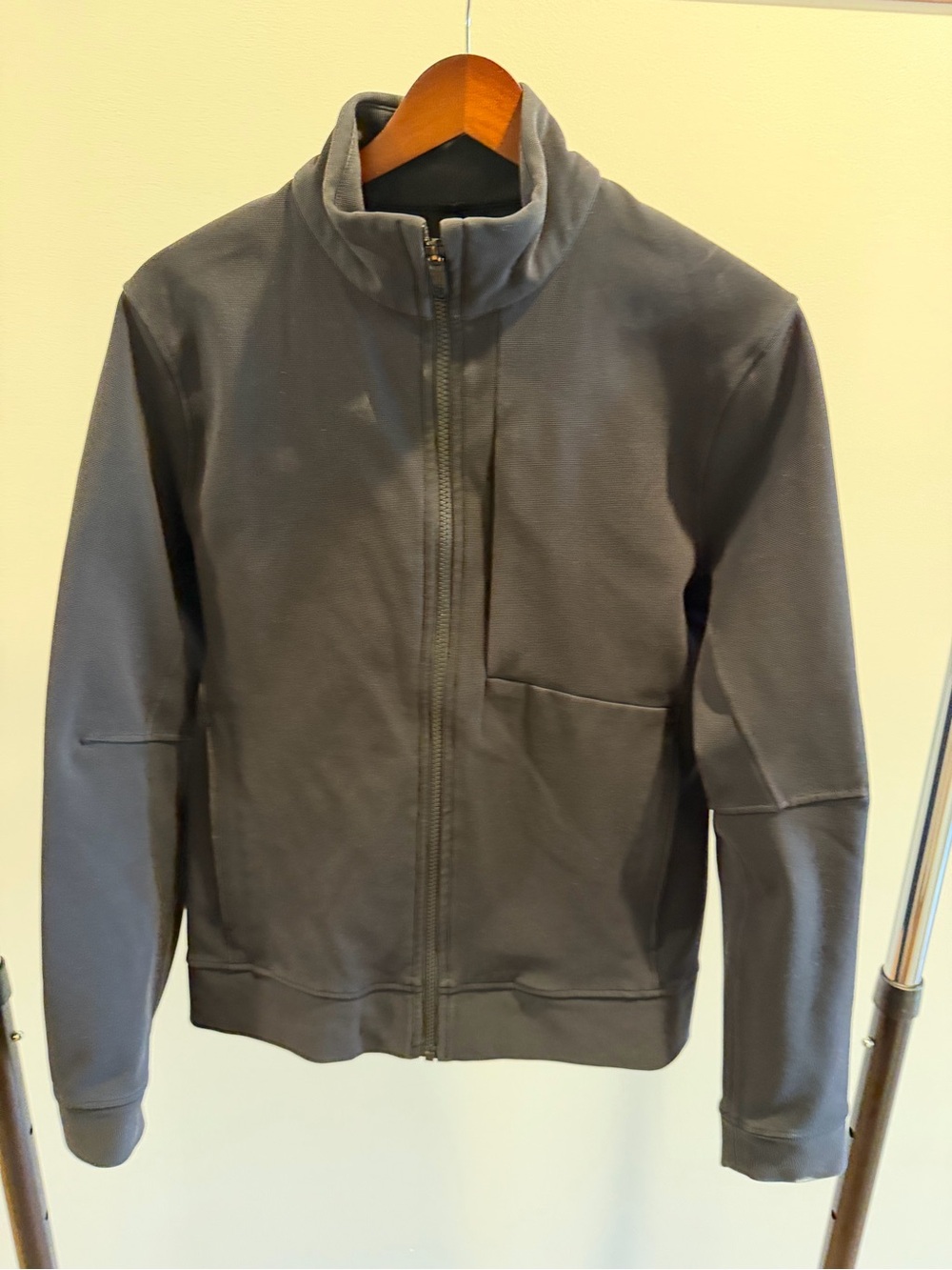 lululemon athletica Men's Dark Gray Lightweight Zip Jacket